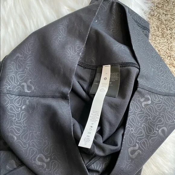 Lululemon Align High-Rise Pant 25" Yogo Emboss Black Size 14 YGMB NEW - Picture 3 of 4